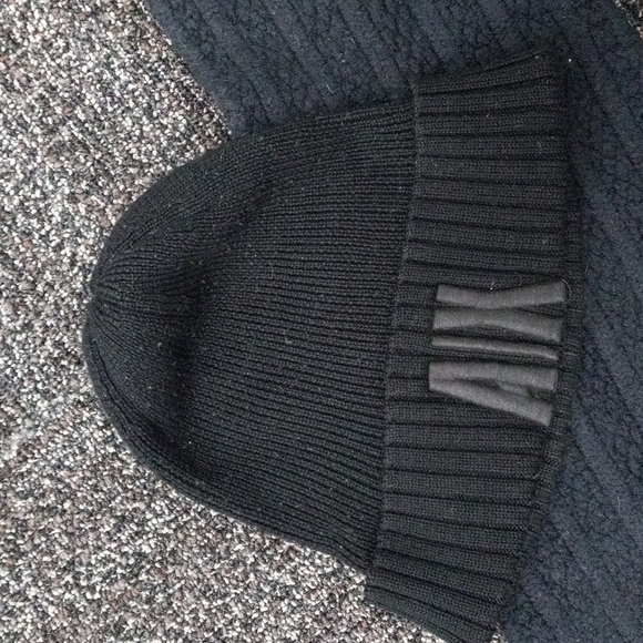 Armani Exchange beanie and scarf 🧣 combo - Picture 2 of 7